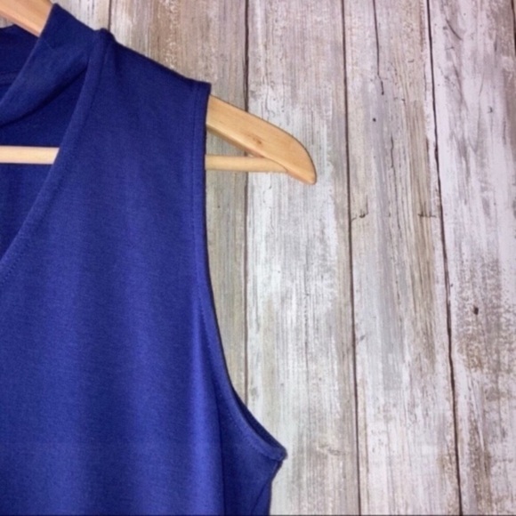 White House Black Market Blue Sleeveless Blouse - Picture 4 of 4